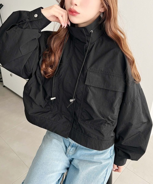 moment+（モーメントプラス）の「ナイロンワッシャースタンドショートジャケット（ミリタリージャケット・レディース・ブラック/アイボリー/グレー・M）」の2枚目の写真