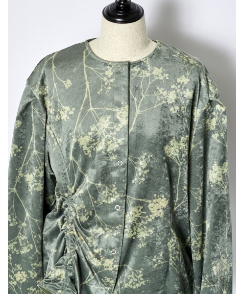 RUMCHE(ラムシェ)の「Tree Shade Velour Blouse / ツリーシェイドベロアブラウス(シャツ/ブラウス・レディース・ブラック/カーキ/サックスブルー・FREE)」の8枚目の写真