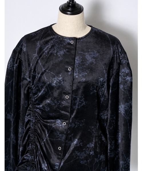 RUMCHE(ラムシェ)の「Tree Shade Velour Blouse / ツリーシェイドベロアブラウス(シャツ/ブラウス・レディース・ブラック/カーキ/サックスブルー・FREE)」の15枚目の写真