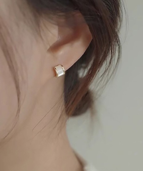 yu-ka（ユーカ）の「YU-KA:バイカラー チューブピアス bi-color tube pierce（ピアス（両耳用）・レディース・ゴールド・FREE）」の3枚目の写真