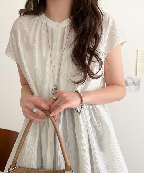 classicalelf(クラシカルエルフ)の「涼しげシアー×ふんわりペプラムで華やぐ一枚。ペプラムフレンチシアーブラウス(半袖)(シャツ/ブラウス・レディース・ブラック/グレイッシュベージュ/ブルー/オフホワイト/イエロー・LARGE/MEDIUM/SMALL/X-LARGE)」の20枚目の写真