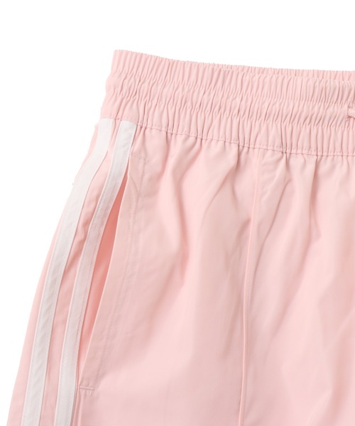 adidas（アディダス）の「adidas LACE TRIM 3 STRIPE SHORT / アディダス レーストリム 3 ストライプ ショーツ（その他パンツ・レディース・ピンク・S/L/M）」の5枚目の写真