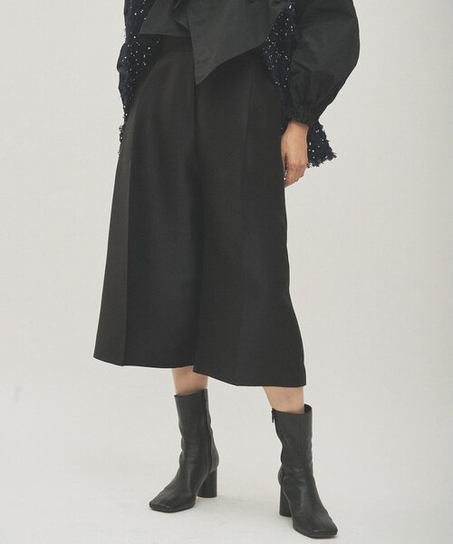 2025今季完売定価3.3万★ウィムガゼット ハーフパンツ　36 黒ハイウエスト シルキーハーフパンツ（その他パンツ）｜Whim Gazette（ウィムガゼット