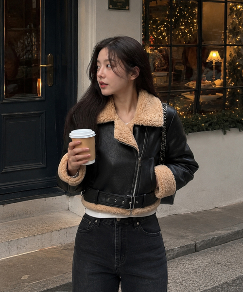 KOLEAT（コレット）の「[ベルト脱着] WOMENクロップオーバーフィット マスタングフリースジャケット Black_Beige [ライダーver.]（ムートンコート・レディース・ブラック×ベージュ・FREE）」の10枚目の写真