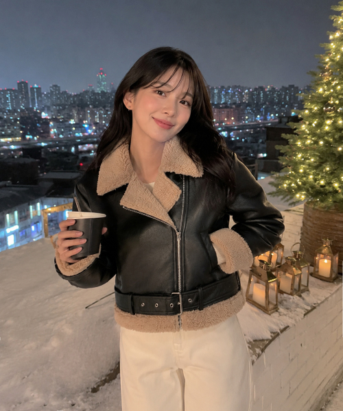 KOLEAT（コレット）の「[ベルト脱着] WOMENクロップオーバーフィット マスタングフリースジャケット Black_Beige [ライダーver.]（ムートンコート・レディース・ブラック×ベージュ・FREE）」の19枚目の写真