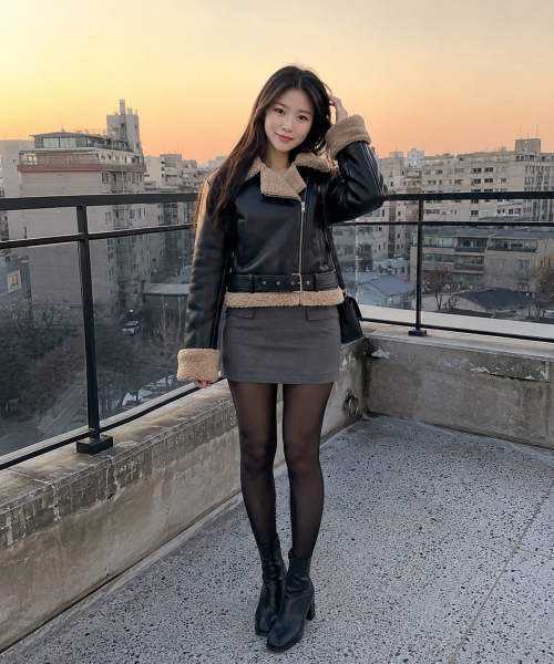 KOLEAT（コレット）の「[ベルト脱着] WOMENクロップオーバーフィット マスタングフリースジャケット Black_Beige [ライダーver.]（ムートンコート・レディース・ブラック×ベージュ・FREE）」の22枚目の写真