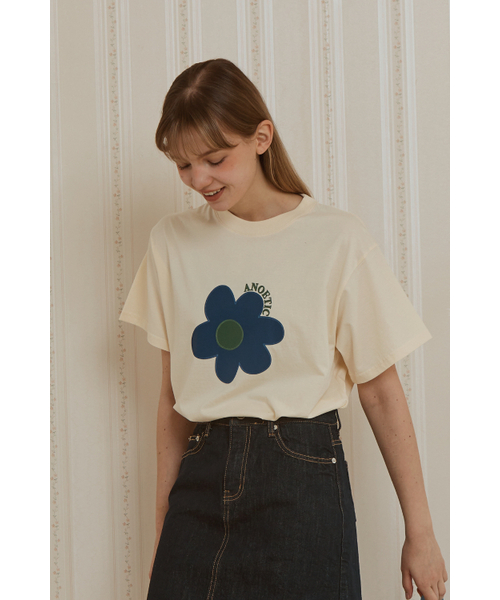 ANOETIC(アノエティック)の「ANC FLOWER PIECE T-SHIRT_IVORY(Tシャツ/カットソー・レディース・アイボリー・FREE)」の3枚目の写真