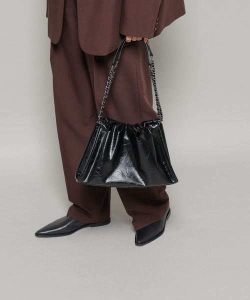 NANO universe（ナノユニバース）の「チェーンショルダーギャザーバッグ（ショルダーバッグ・レディース・シルバー/ブラック・F）」の2枚目の写真