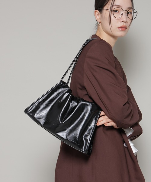 NANO universe（ナノユニバース）の「チェーンショルダーギャザーバッグ（ショルダーバッグ・レディース・シルバー/ブラック・F）」の4枚目の写真