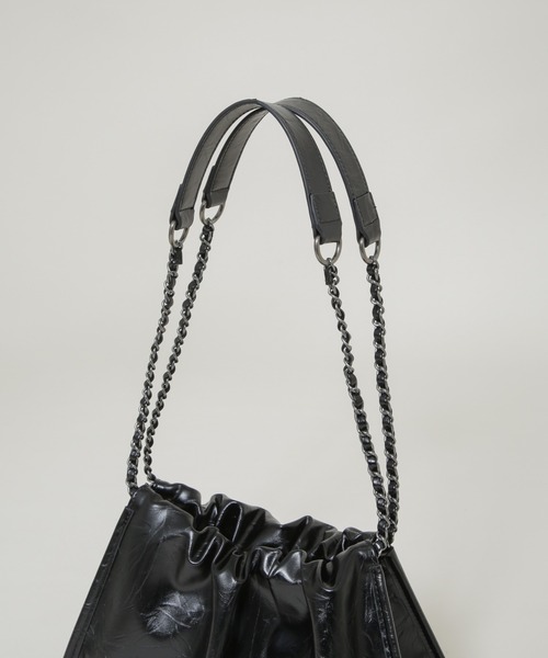 NANO universe（ナノユニバース）の「チェーンショルダーギャザーバッグ（ショルダーバッグ・レディース・シルバー/ブラック・F）」の6枚目の写真