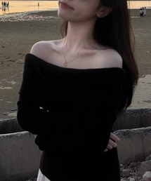 Flugge（フラッジー）の「オフショルダー長袖トップス（その他トップス）」