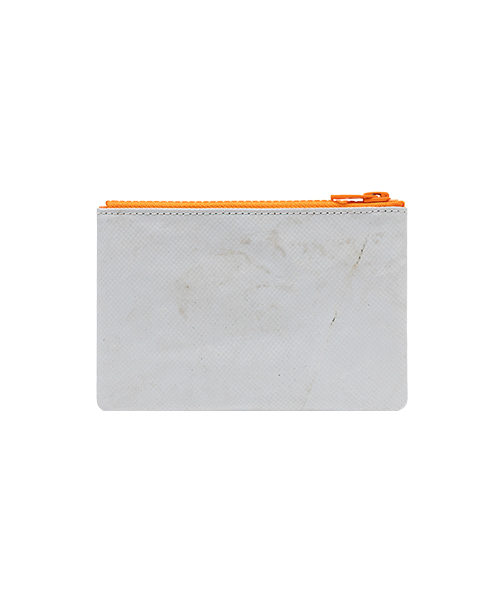 KANEITEI(カネイテイ)の「TIGER FLAT POUCH ORANGE ZIP S (GRAY) / UPCYCLED(クラッチバッグ・メンズ・その他・SMALL)」の2枚目の写真
