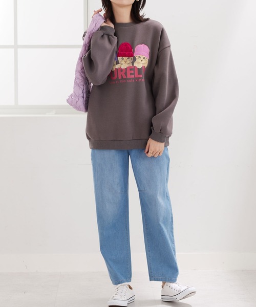 BELLUNA PLUS(ベルーナ)の「ニット帽3匹ネコ裏起毛プルオーバー(Tシャツ/カットソー・レディース・チャコール・M/L/XL/2XL)」の2枚目の写真