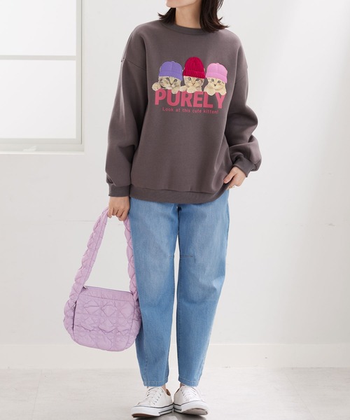 BELLUNA PLUS(ベルーナ)の「ニット帽3匹ネコ裏起毛プルオーバー(Tシャツ/カットソー・レディース・チャコール・M/L/XL/2XL)」の3枚目の写真