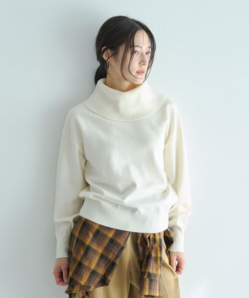 YECCA VECCA（イェッカヴェッカ）の「オフタートルネックニット（ニット/セーター・レディース・アイボリー/ブラック/レッド/ベージュ/ブルー・FREE）」の2枚目の写真