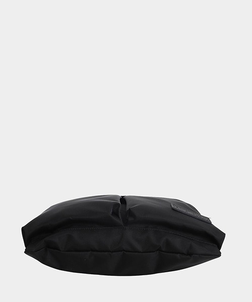 BAICYCLON by Bagjack（バイシクロン バイ バグジャック）の「BAICYCLON by bagjack / バイシクロンバイバッグジャック：【別注】 Mini Helmet Bag DX：ONLYARK-9-2514[AST]（ショルダーバッグ・メンズ・ブラック・FREE）」の8枚目の写真