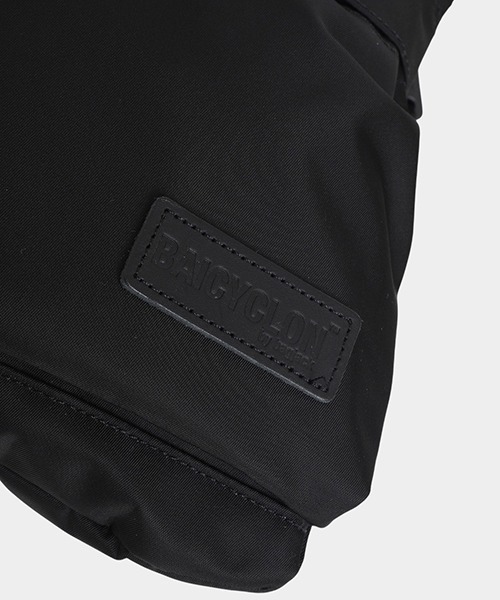 BAICYCLON by Bagjack（バイシクロン バイ バグジャック）の「BAICYCLON by bagjack / バイシクロンバイバッグジャック：【別注】 Mini Helmet Bag DX：ONLYARK-9-2514[AST]（ショルダーバッグ・メンズ・ブラック・FREE）」の7枚目の写真