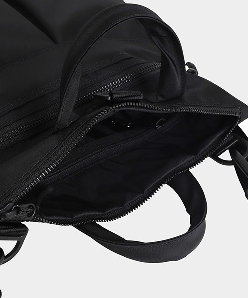 BAICYCLON by Bagjack（バイシクロン バイ バグジャック）の「BAICYCLON by bagjack / バイシクロンバイバッグジャック：【別注】 Mini Helmet Bag DX：ONLYARK-9-2514[AST]（ショルダーバッグ・メンズ・ブラック・FREE）」の4枚目の写真