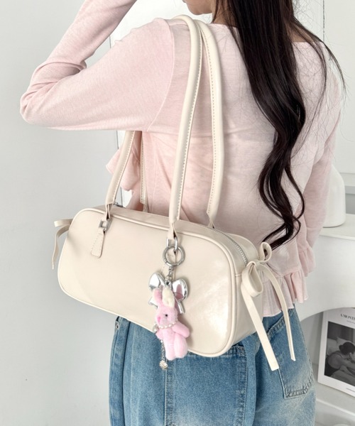 Loueme(ルエム)の「サイドリボンスクエアショルダーバッグ(ショルダーバッグ・レディース・レッド/アイボリー/ブラック・FREE)」の1枚目の写真