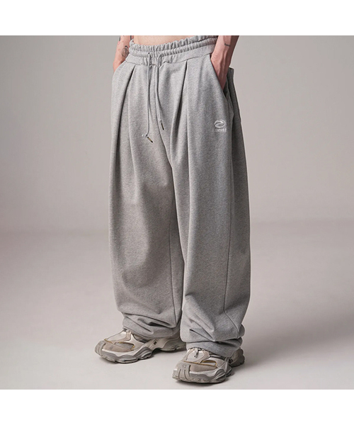 ZENDUST（ジェンダスト）の「Nap Pintuck Wide Pants - 2COL（スウェットパンツ・レディース・ブラック/グレー・SMALL/MEDIUM/LARGE）」の2枚目の写真