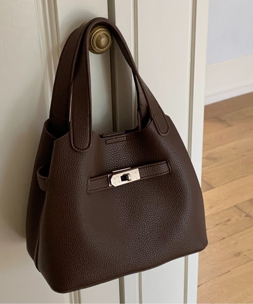 FINEnough(ファインナフ)の「ミニポーチ付きバックル2WAYショルダーバッグ(ショルダーバッグ・レディース・アイボリー/ブラック/ブラウン/キャメル/ベージュ・FREE)」の15枚目の写真