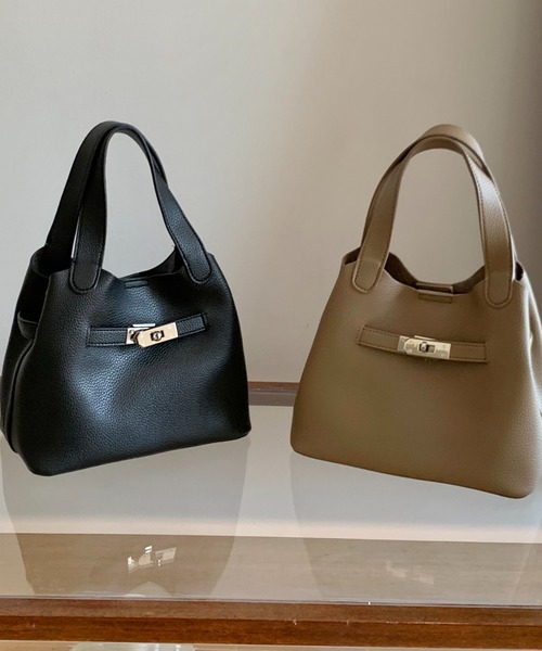 FINEnough(ファインナフ)の「ミニポーチ付きバックル2WAYショルダーバッグ(ショルダーバッグ・レディース・アイボリー/ブラック/ブラウン/キャメル/ベージュ・FREE)」の16枚目の写真