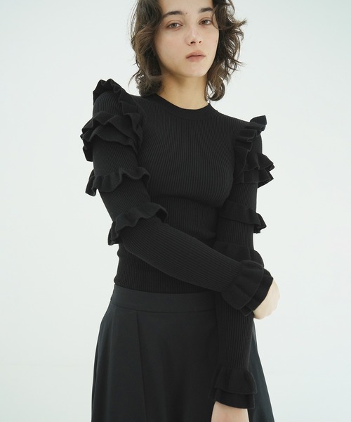 CLANE(クラネ)の「FRILL SLEEVE KNIT TOPS(ニット/セーター・レディース・グレー/ブラック・1/2)」の2枚目の写真