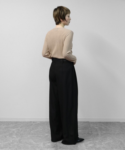 THE CELL.（ザセルドット）の「アシンメトリーボタンキーネックリブカーディガン　ASYMMETRIC BUTTON KEYNECK RIBBED CARDIGAN（カーディガン/ボレロ・レディース・ベージュ/アイボリー/ブラック・FREE）」の8枚目の写真