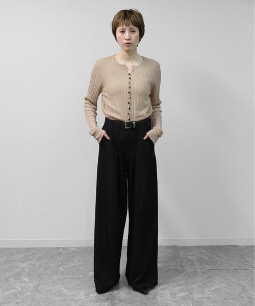 THE CELL.（ザセルドット）の「アシンメトリーボタンキーネックリブカーディガン　ASYMMETRIC BUTTON KEYNECK RIBBED CARDIGAN（カーディガン/ボレロ・レディース・ベージュ/アイボリー/ブラック・FREE）」の15枚目の写真