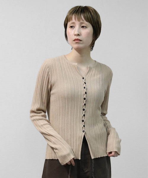アシンメトリーボタンキーネックリブカーディガン ASYMMETRIC BUTTON