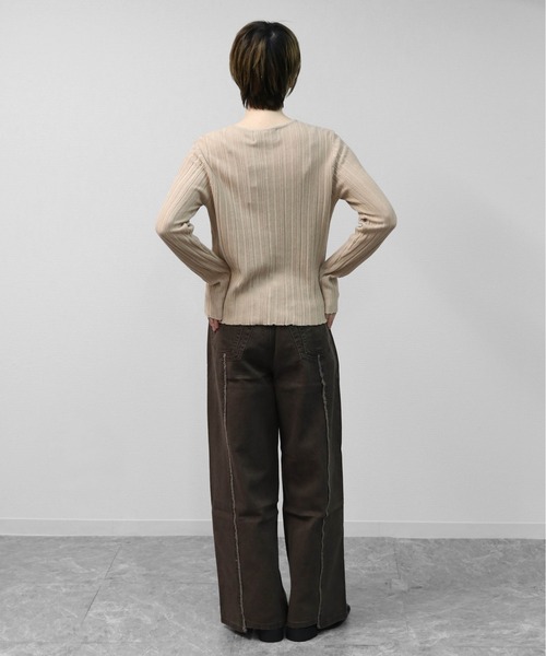 THE CELL.（ザセルドット）の「アシンメトリーボタンキーネックリブカーディガン　ASYMMETRIC BUTTON KEYNECK RIBBED CARDIGAN（カーディガン/ボレロ・レディース・ベージュ/アイボリー/ブラック・FREE）」の5枚目の写真