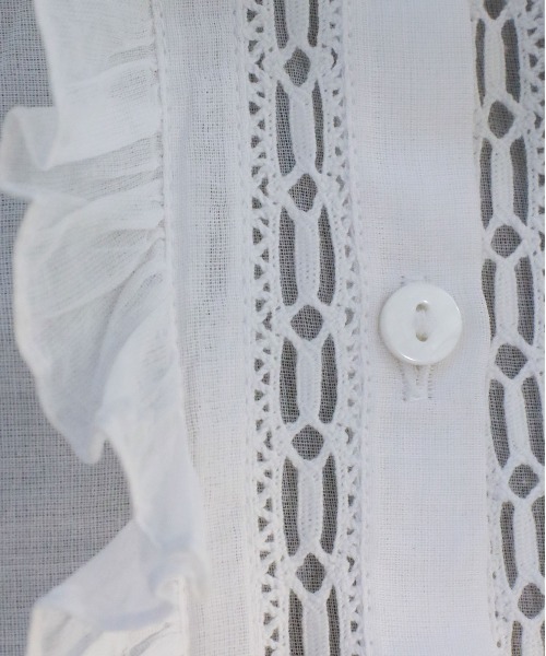 Marilyn Moon(マリリンムーン)の「sheer starched cotton lace frilled blouse(シャツ/ブラウス・レディース・ホワイト/ベージュ/ネイビー・FREE)」の17枚目の写真