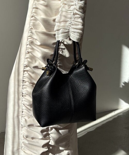 CAPRICIEUX LE'MAGE（カプリシューレマージュ）の「ノットハンドルバッグ（ショルダーバッグ・レディース・ブラウン/ブラック・FREE）」の4枚目の写真