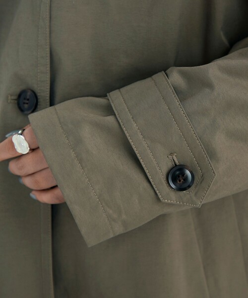fredy emue（フレディエミュ）の「ミドル丈オーバートレンチコート（トレンチコート・レディース・ベージュ/カーキ・38）」の15枚目の写真