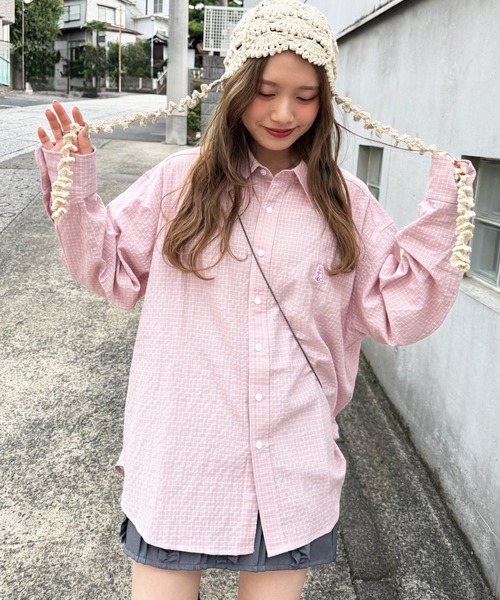 DOUBLE NAME(ダブルネーム)の「【m:rex】ミニ恐竜ワッペンウィンドウペンチェックシャツ(シャツ/ブラウス・レディース・ピンク/ホワイト/ブルー・FREE)」の3枚目の写真