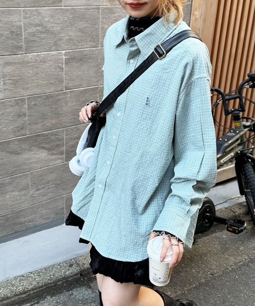 DOUBLE NAME(ダブルネーム)の「【m:rex】ミニ恐竜ワッペンウィンドウペンチェックシャツ(シャツ/ブラウス・レディース・ピンク/ホワイト/ブルー・FREE)」の6枚目の写真