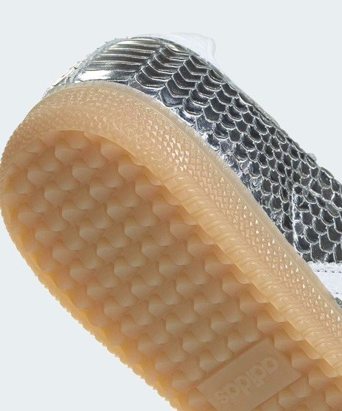 adidas（アディダス）の「サンバ / SAMBA / アディダスオリジナルス adidas Originals（スニーカー・レディース・シルバー/ブラック・22.0cm/27.5cm/28.0cm/28.5cm/29.0cm/29.5cm/22.5cm/23.0cm/23.5cm/24.5cm/25.5cm/26.0cm/26.5cm/27.0cm/25.0cm/24.0cm）」の16枚目の写真