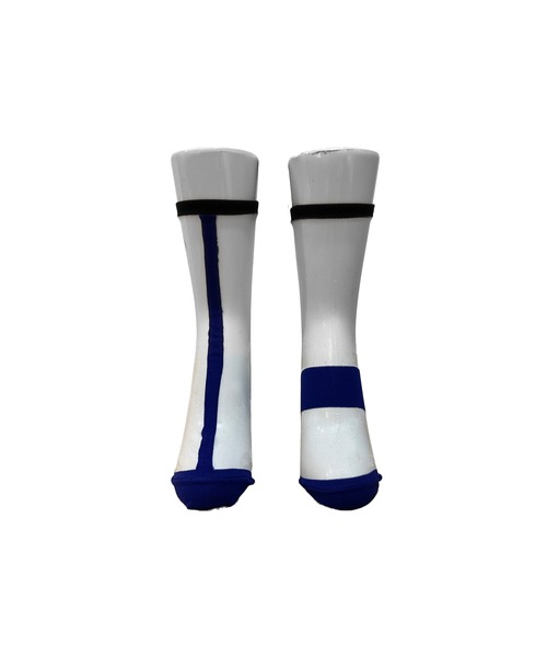 FAKUI（ファクイ）の「ASYMMETRIC LINE SEE-THROUGH SOCKS / アシンメトリーラインシースルーソックス（ソックス/靴下・レディース・ブラック×ブラック/ブラック×ブルー/グレー系その他・22.0～24.0cm）」の8枚目の写真