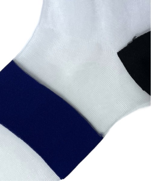 FAKUI（ファクイ）の「ASYMMETRIC LINE SEE-THROUGH SOCKS / アシンメトリーラインシースルーソックス（ソックス/靴下・レディース・ブラック×ブラック/ブラック×ブルー/グレー系その他・22.0～24.0cm）」の9枚目の写真