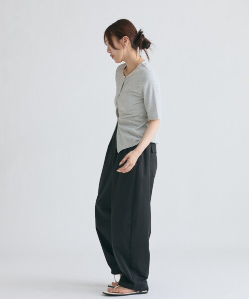 COLONY 2139(コロニートゥーワンスリーナイン)の「タックコクーンパンツ(その他パンツ・レディース・ベージュ/ブラック・SMALL/MEDIUM)」の6枚目の写真