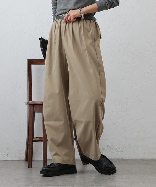 COLONY 2139(コロニートゥーワンスリーナイン)の「タックコクーンパンツ(その他パンツ・レディース・ベージュ/ブラック・SMALL/MEDIUM)」の1枚目の写真