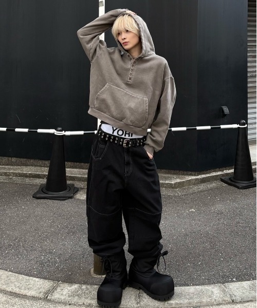 Chikashitsu +(チカシツプラス)の「【Chikashitsu +】eyelet pocket balloon pants / 【チカシツプラス】アイレットポケットバルーンパンツ(デニムパンツ・メンズ・ブラック・M/L)」の2枚目の写真