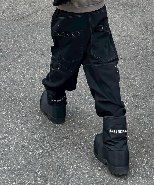 Chikashitsu +(チカシツプラス)の「【Chikashitsu +】eyelet pocket balloon pants / 【チカシツプラス】アイレットポケットバルーンパンツ(デニムパンツ・メンズ・ブラック・M/L)」の4枚目の写真