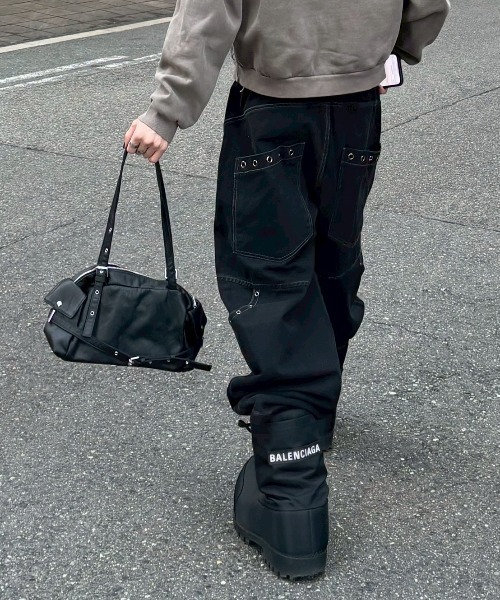 Chikashitsu +(チカシツプラス)の「【Chikashitsu +】eyelet pocket balloon pants / 【チカシツプラス】アイレットポケットバルーンパンツ(デニムパンツ・メンズ・ブラック・M/L)」の5枚目の写真