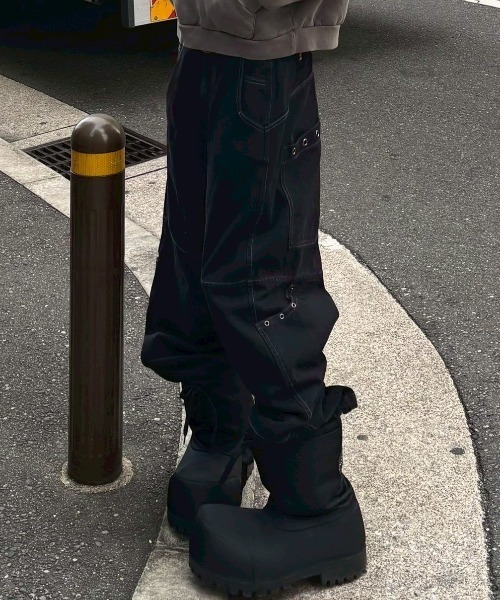 Chikashitsu +(チカシツプラス)の「【Chikashitsu +】eyelet pocket balloon pants / 【チカシツプラス】アイレットポケットバルーンパンツ(デニムパンツ・メンズ・ブラック・M/L)」の6枚目の写真