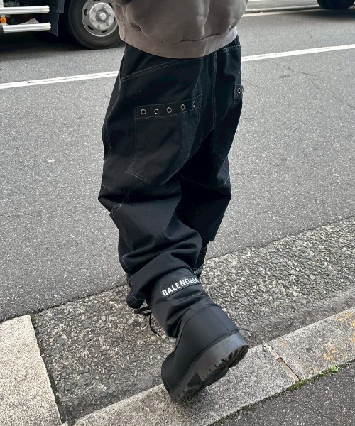 Chikashitsu +(チカシツプラス)の「【Chikashitsu +】eyelet pocket balloon pants / 【チカシツプラス】アイレットポケットバルーンパンツ(デニムパンツ・メンズ・ブラック・M/L)」の7枚目の写真