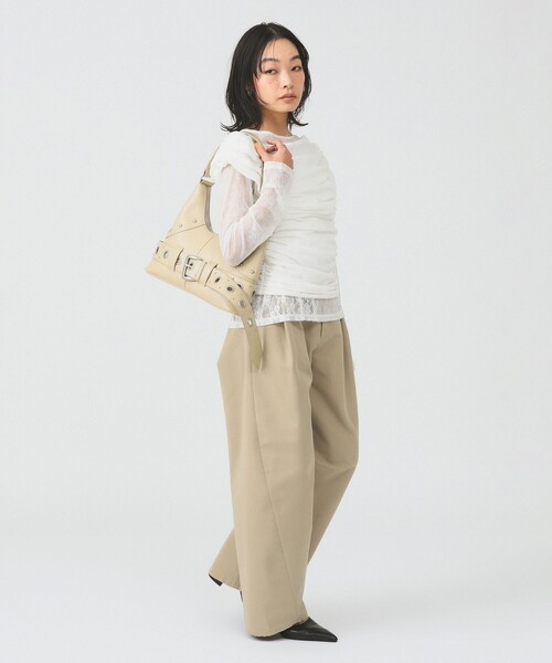 Ray BEAMS（レイビームス）の「ギャザー ドレープ Tシャツ（Tシャツ/カットソー・レディース・ブラック/ホワイト・ONE SIZE）」の4枚目の写真