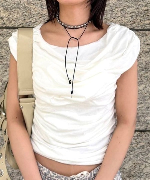 Ray BEAMS(レイビームス)の「ギャザー ドレープ Tシャツ(Tシャツ/カットソー・レディース・ブラック/ホワイト・ONE SIZE)」の2枚目の写真