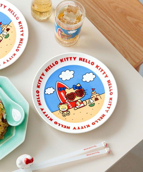 Me%(ミィパーセント)の「【HELLO KITTY】プレート 635189(食器・レディース・レッド/ゴールド/ブラック・FREE)」の1枚目の写真