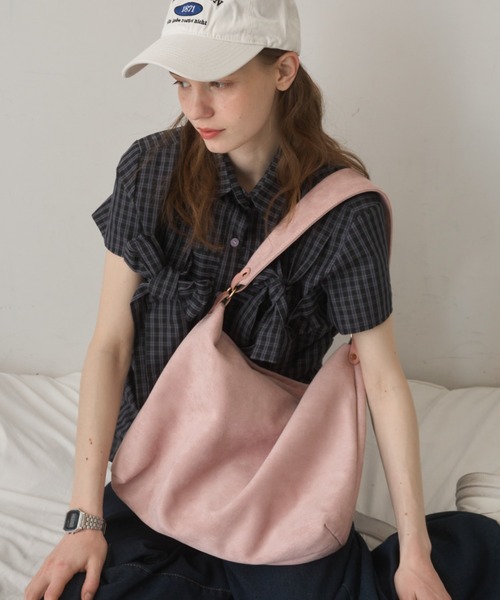 Birthday room（バースデイルーム）の「【大容量】2wayスエードライクショルダーBAG/2-way suede-like shoulder bag（ショルダーバッグ・レディース・ピンク/ブラウン・FREE）」の16枚目の写真